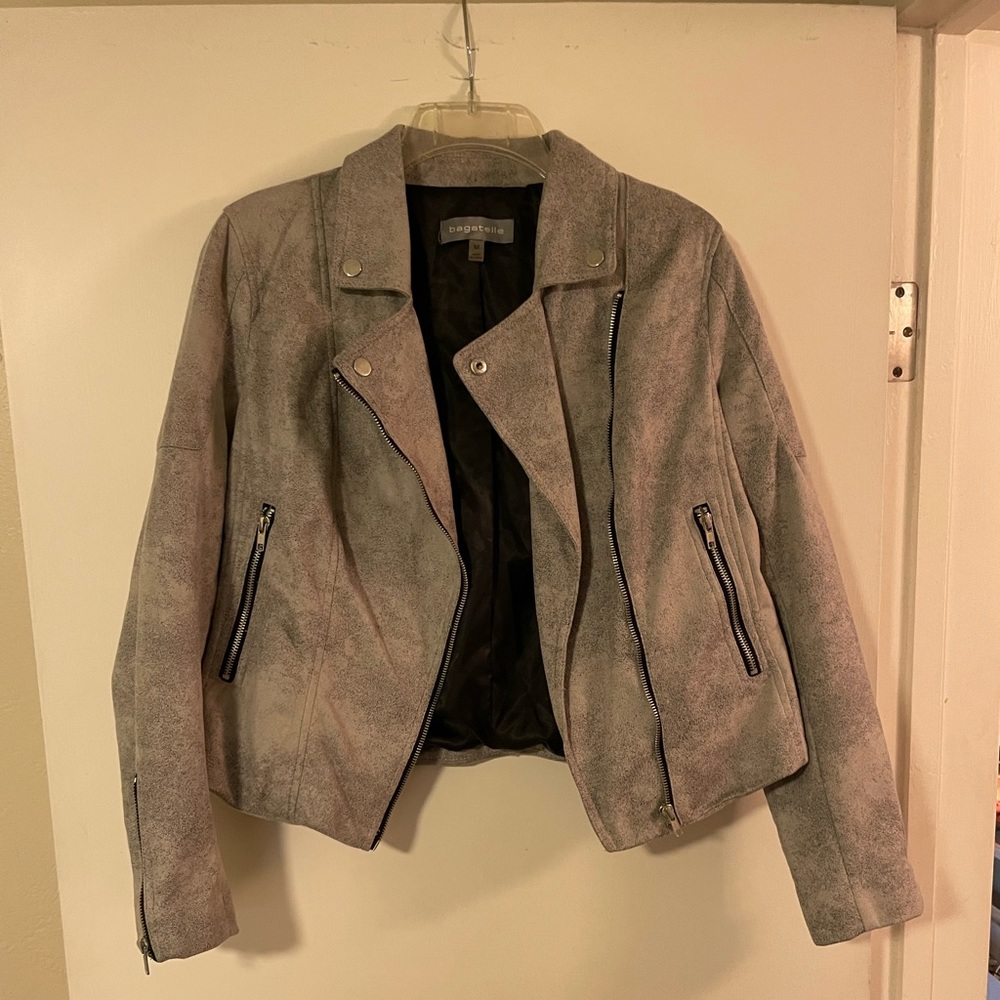 Bagatelle NWOT never worn gray suede Moto jacket, size medium